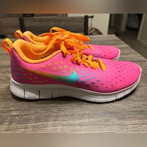 Girls Nike Running Shoe- Size 7 Youth